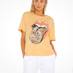 DAYDREAMER ROLLING STONES FLOWER TONGUE BOYFRIEND TEE SUNNY